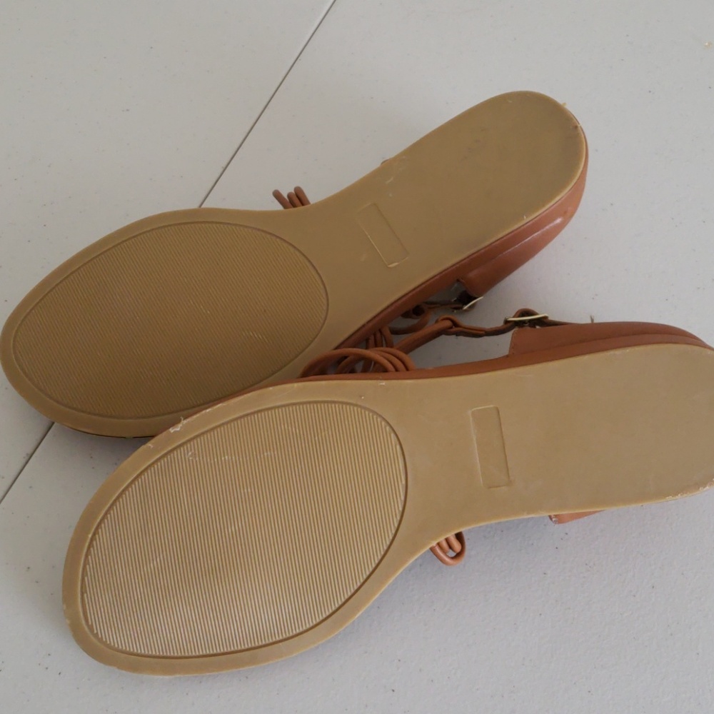 Shoes - Picture 2 of 4